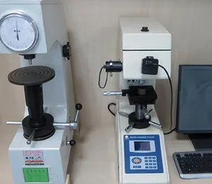 Testador de dureza Rockwell & Vickers