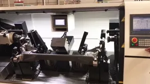 Centro de torneamento CNC para peças de subestrutura e chassis automotivos