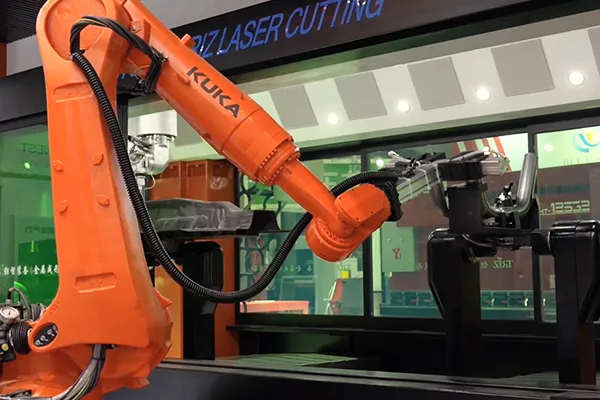 Máquina de corte a laser tridimensional